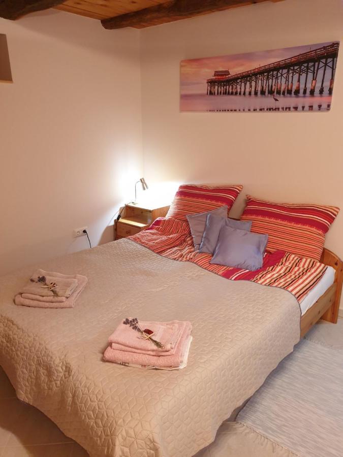 Kis Haz Apartman Zalacsány Exterior foto